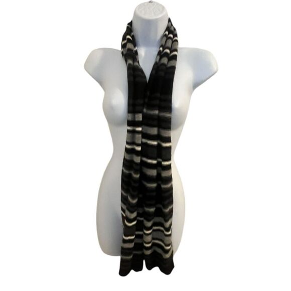 Gorgeous Designer Scarf - Picture 3 of 4